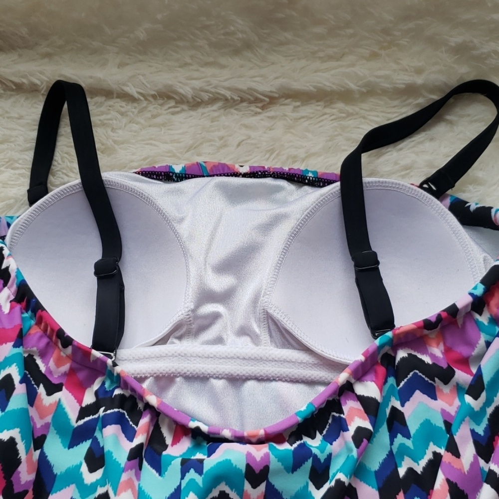 Swimsuit - Picture 3 of 6